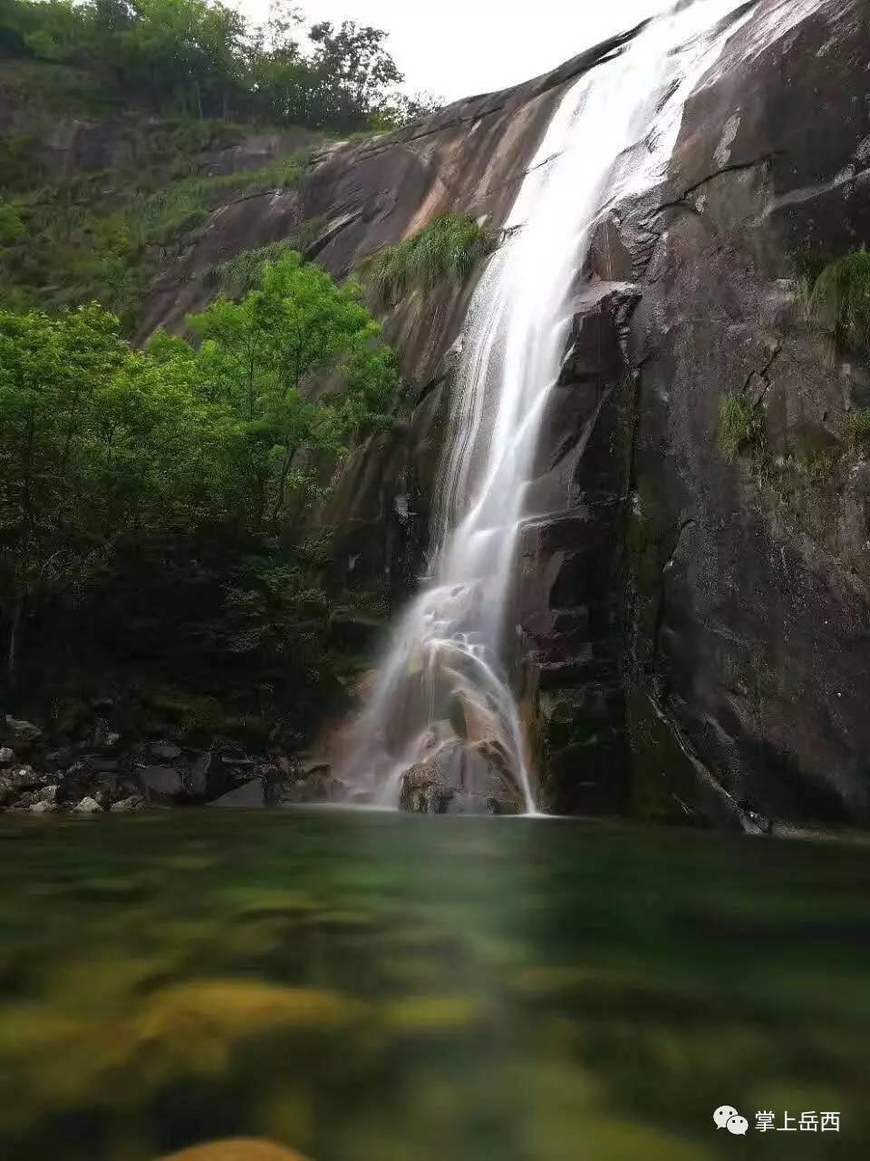 逃离黑白系房屋